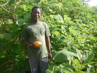 Image 2. Andr Tindano, secrtaire gnral de l'Agence de Formation et d'Ingnierie du Dveloppement Rural Autogr (AFIDRA) et directeur du Centre Africain de Recherche et de Formation en Synecoculture (CARFS), Angle B. 07/09/2016 ( Andr Tindano, CARFS).